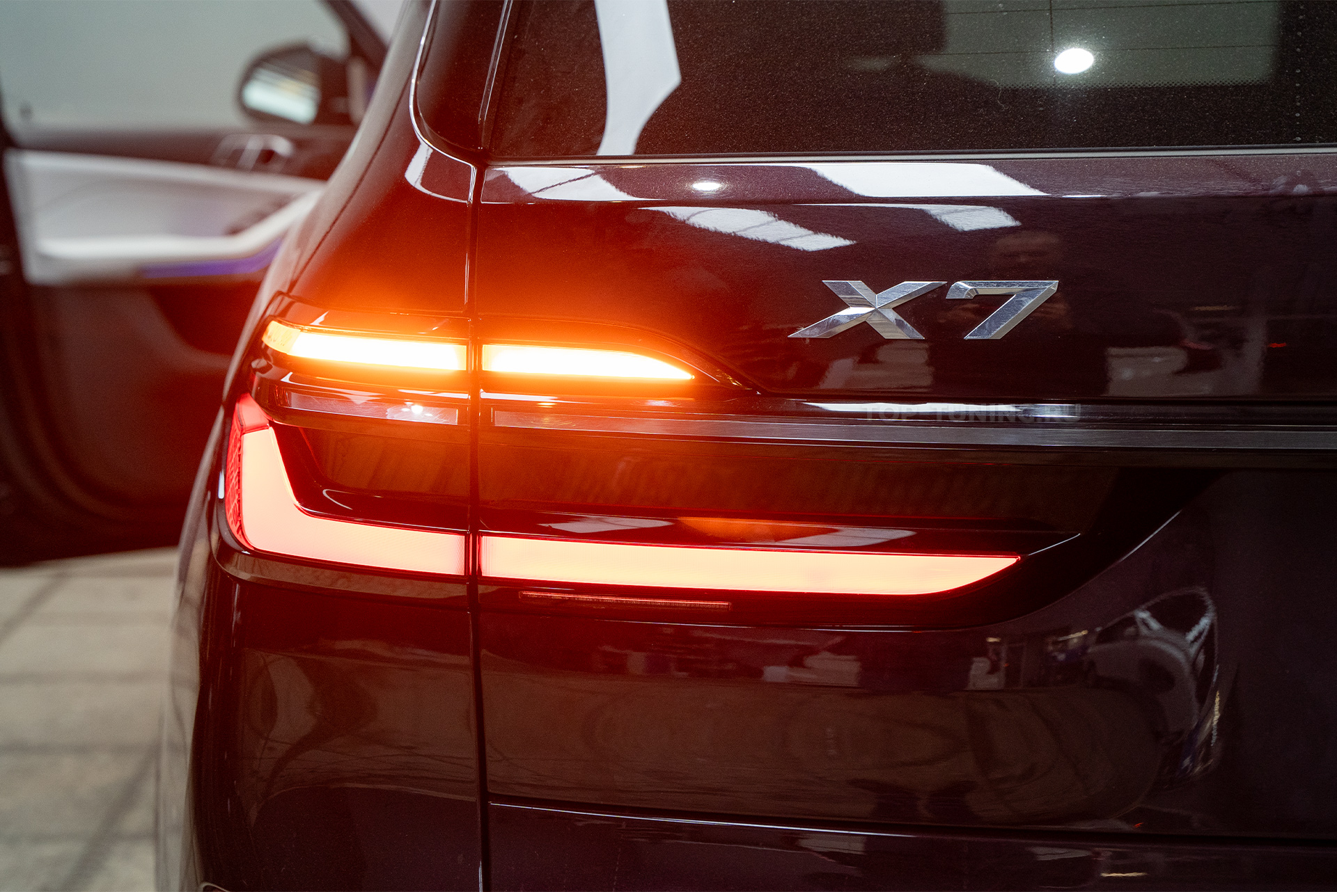 111047 Переделка задних фонарей нового BMW X7 G07 из США под европейский поворотник