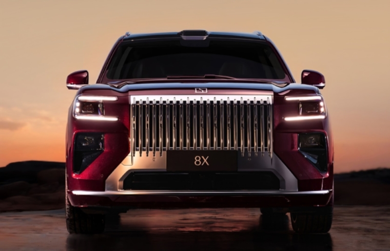 Соотношение колёс к кузову &mdash; 1:4, что относит модель к сегменту крупных внедорожников.