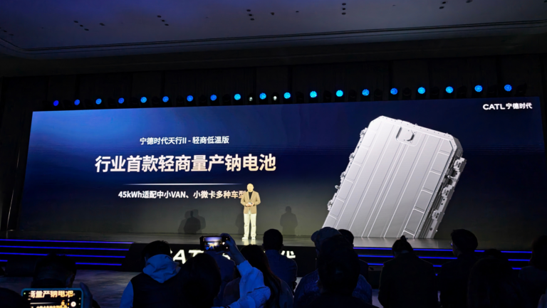 Компания CATL представила первый в мире натрий-ионный аккумулятор массового производства для коммерческих автомобилей