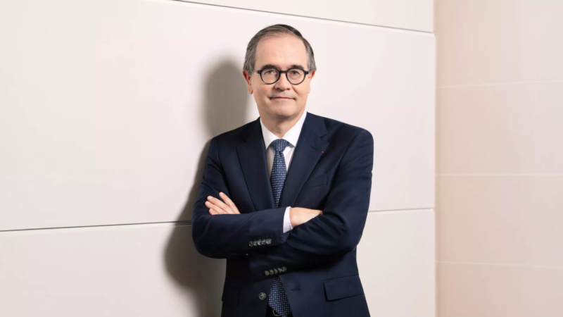 Причина &mdash; жёсткая конкуренция и продолжающиеся ценовые войны. Вместо этого Renault делает ставку на глубокую интеграцию в китайскую цепочку поставок, чтобы укреплять свои позиции на мировом рынке.