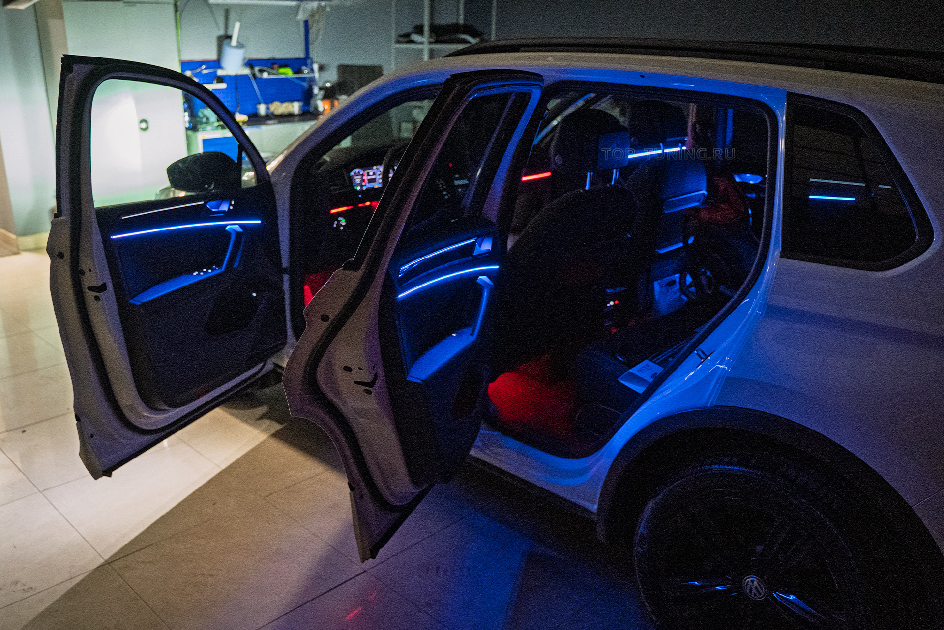 Динамическая LED-подсветка салона Volkswagen Tiguan II 111078 Динамическая LED-подсветка салона Volkswagen Tiguan II