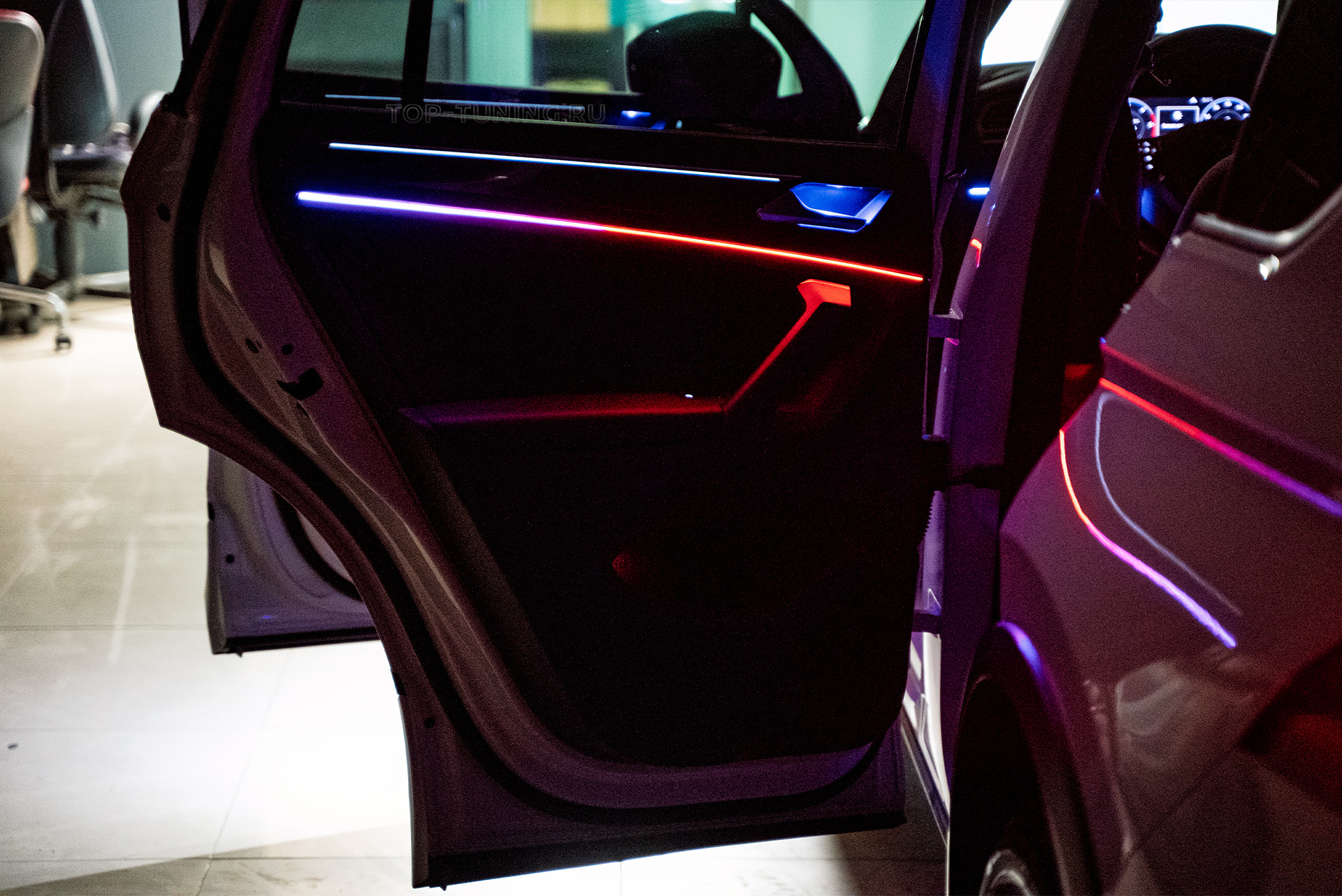 Динамическая LED-подсветка салона Volkswagen Tiguan II 111078 Динамическая LED-подсветка салона Volkswagen Tiguan II
