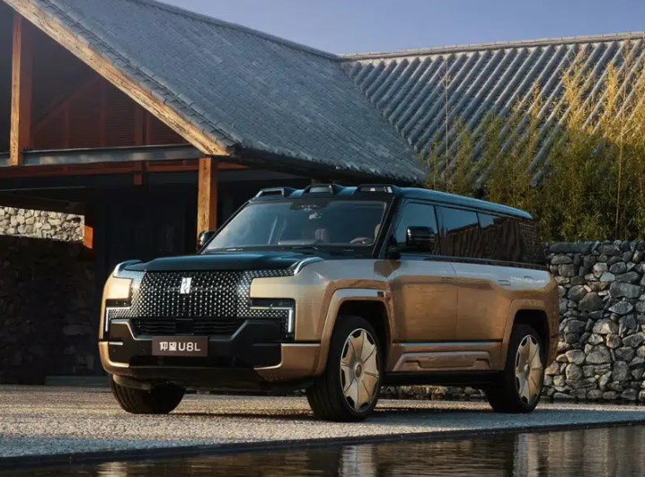 В рейтинге самых продаваемых автомобилей класса люкс 2025 года в Китае BYD Yangwang U8L и U8 являются единственными китайскими моделями