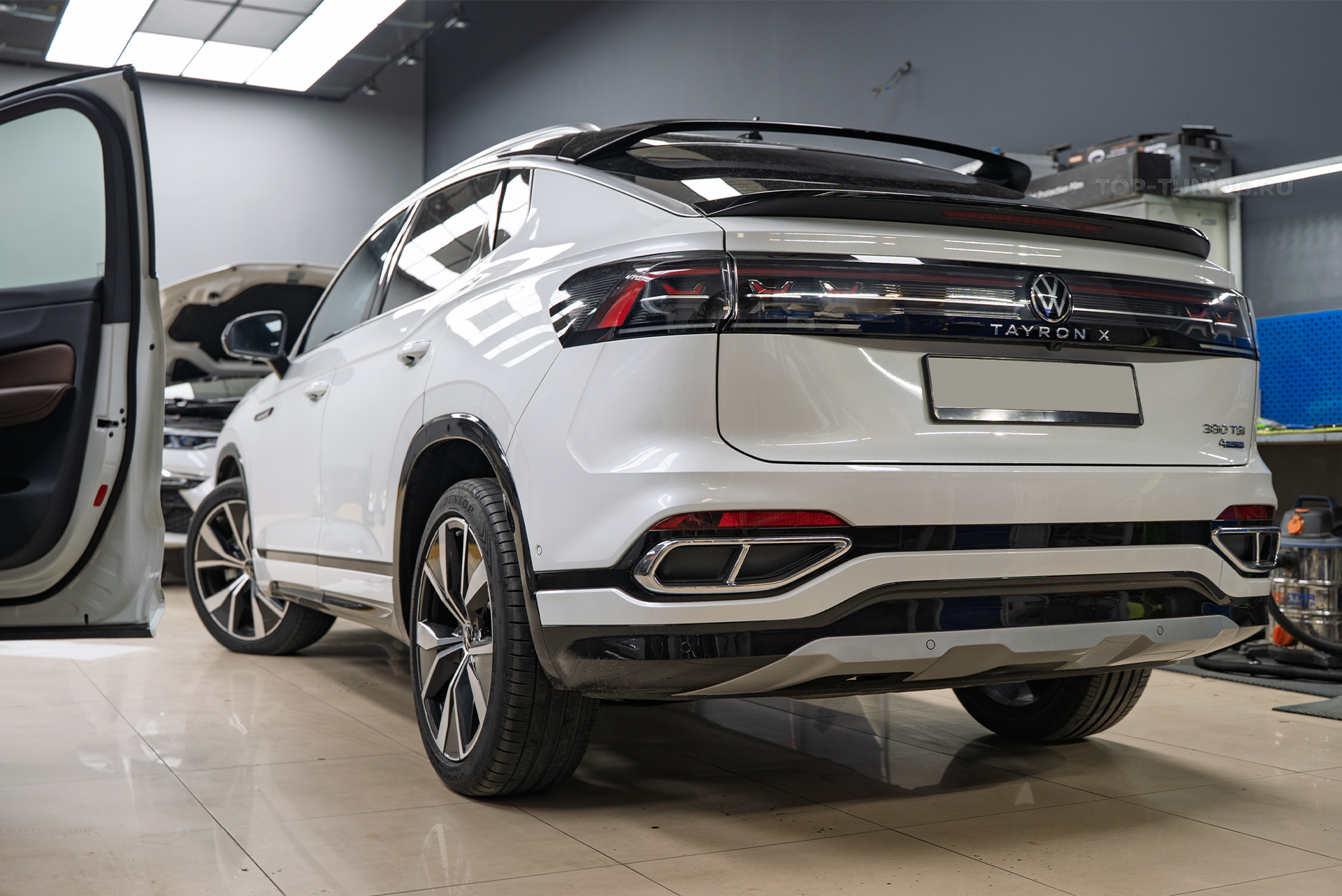 Защитные сетки-фильтры в бампер и радиатор Volkswagen Tayron X 111104 Защитные сетки-фильтры в бампер и радиатор Volkswagen Tayron X