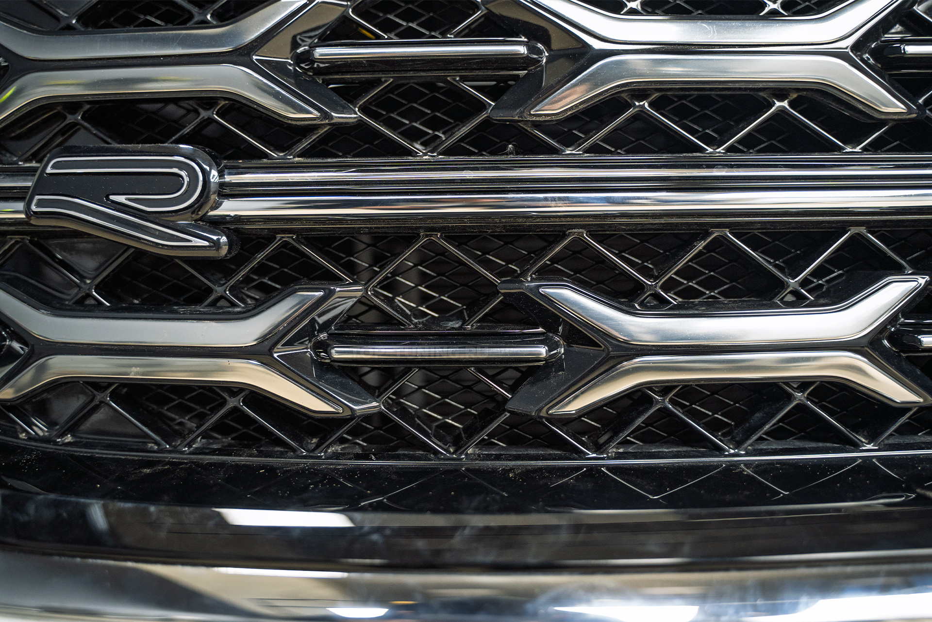 Защитные сетки-фильтры в бампер и радиатор Volkswagen Tayron X 111104 Защитные сетки-фильтры в бампер и радиатор Volkswagen Tayron X