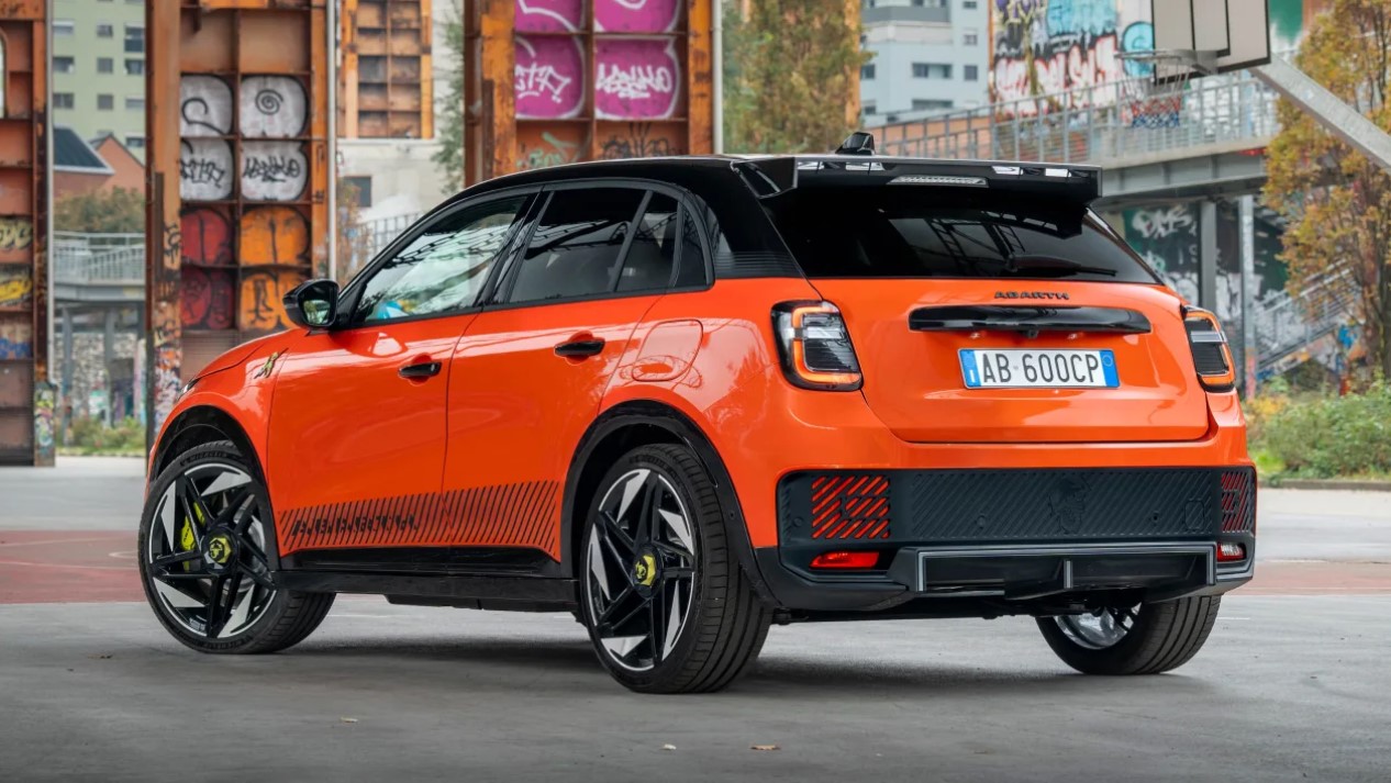 Turismo&nbsp;ранее использовался на электрическом Abarth 500e и его бензиновых предшественниках &mdash; моделях 595;