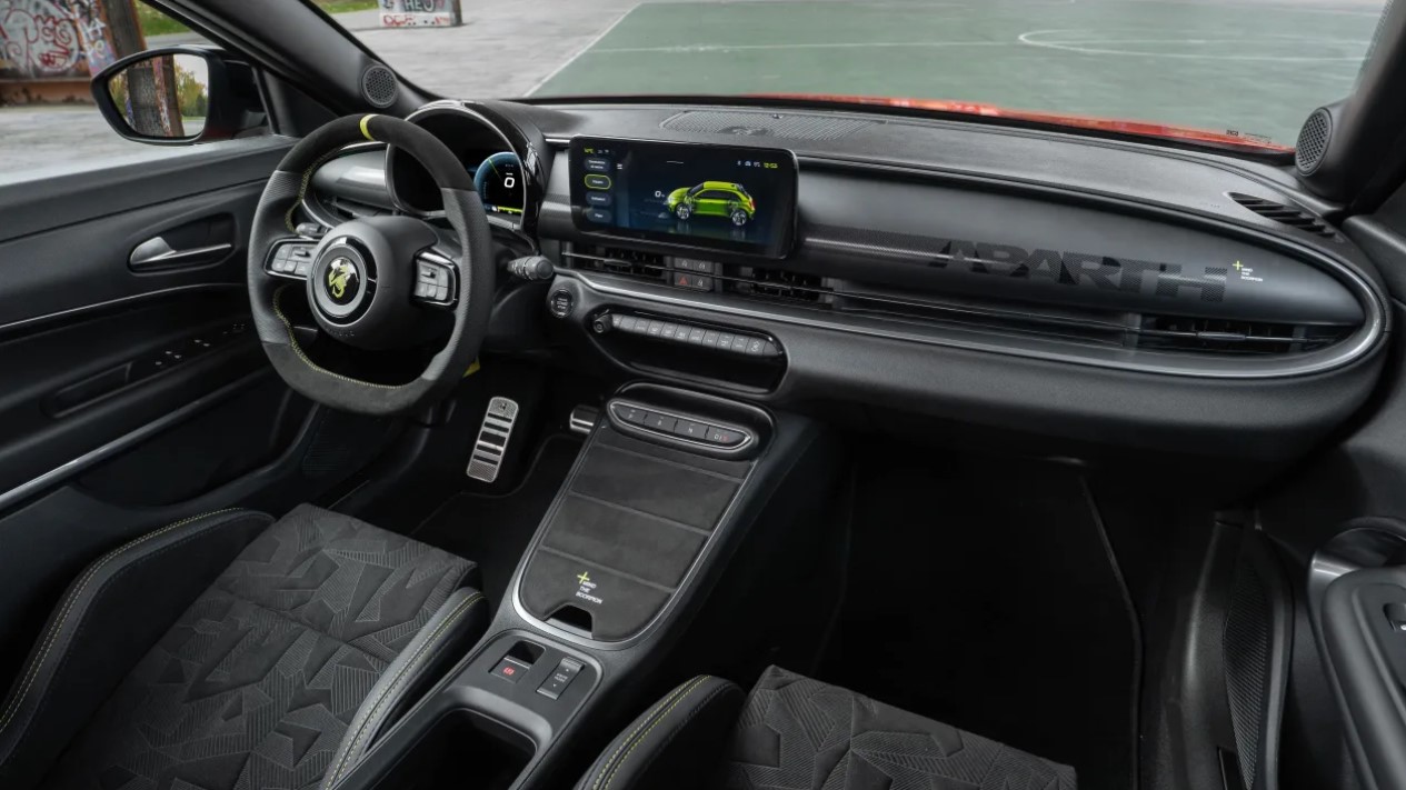 Turismo&nbsp;ранее использовался на электрическом Abarth 500e и его бензиновых предшественниках &mdash; моделях 595;