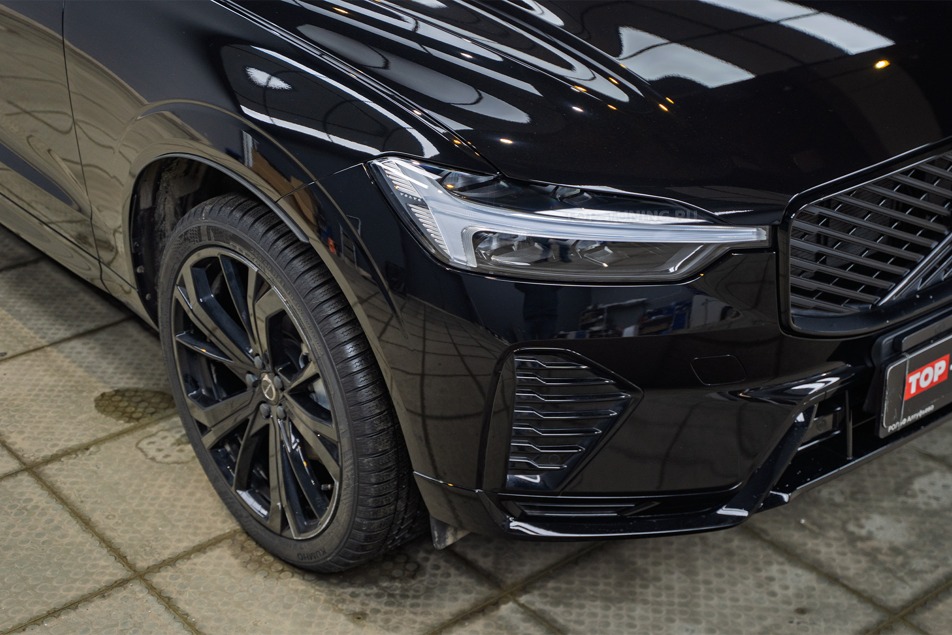 Оклейка кузова нового Volvo XC60 против сколов и царапин + установка доводчиков