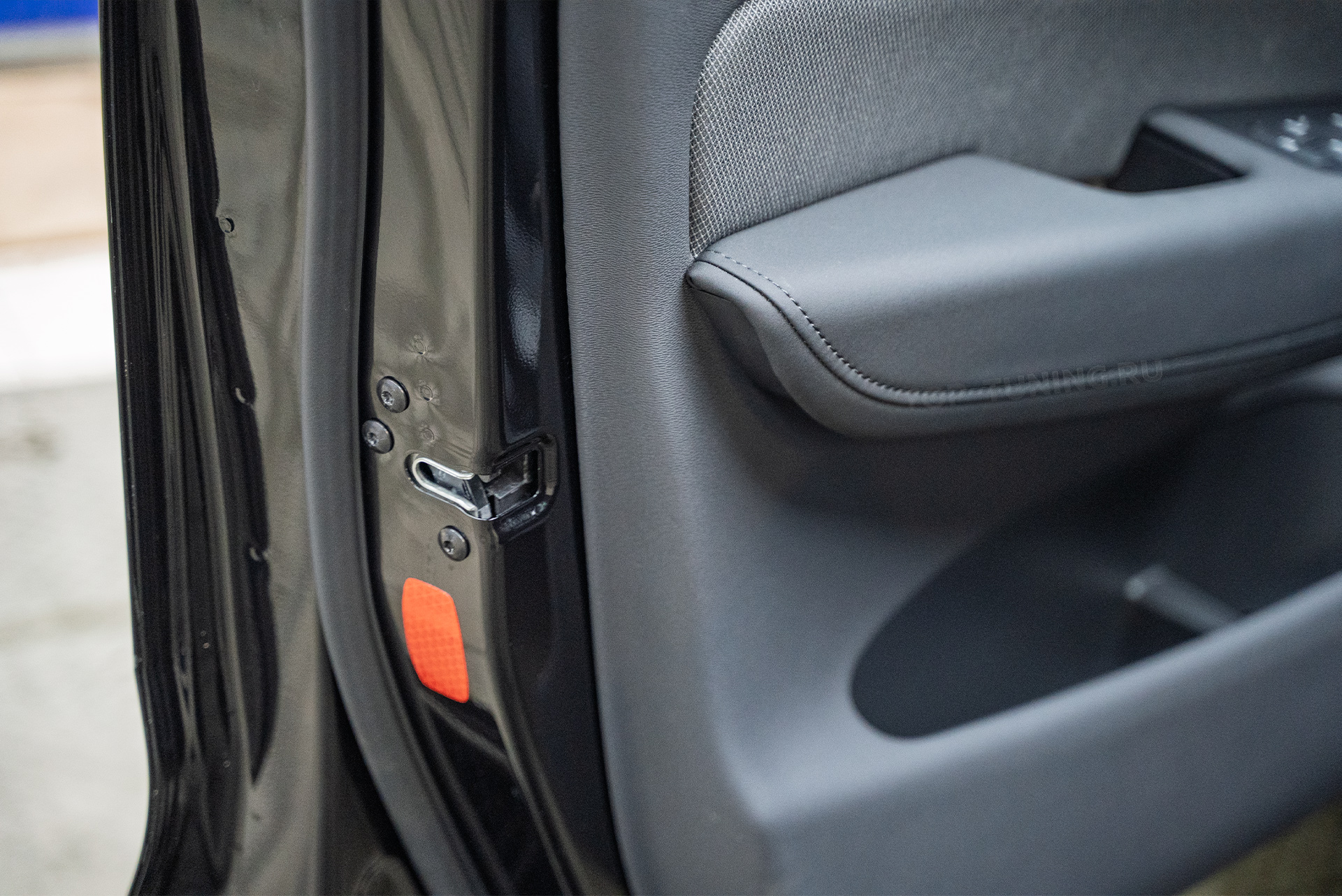 111112 Оклейка кузова нового Volvo XC60 против сколов и царапин + установка доводчиков Оклейка кузова нового Volvo XC60 против сколов и царапин + установка доводчиков