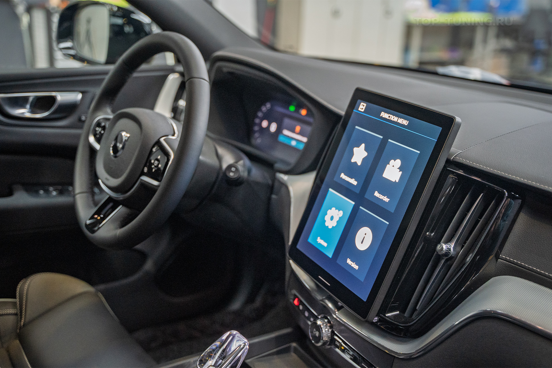 Оклейка кузова нового Volvo XC60 против сколов и царапин + установка доводчиков