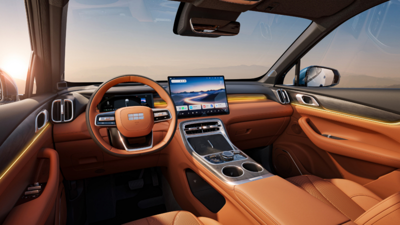 Накануне дебюта был продемонстрирован интерьер автомобиля.