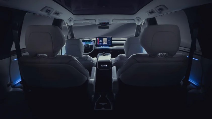 На следующей неделе будет представлен новый семиместный внедорожник Toyota EV, а в планах - Kia EV9