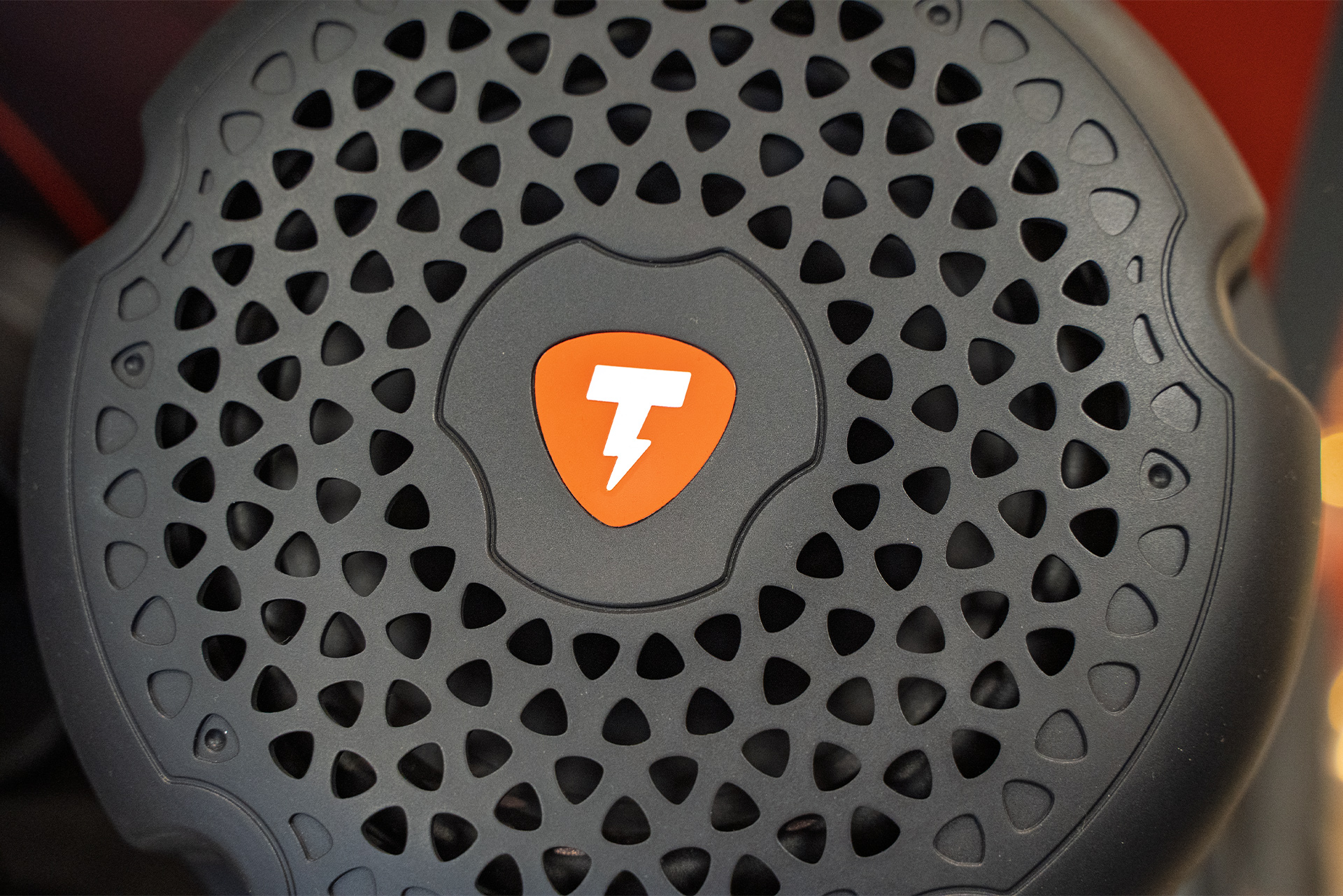 Установка электронного выхлопа THOR Storm для Lixiang L9 