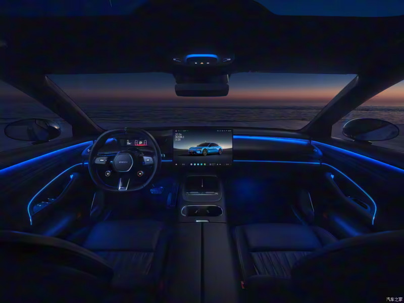 По сравнению с текущей моделью цены на предпродажную версию выросли на 10 000&ndash;14 000 юаней (110 000&ndash;155 000 рублей). При этом не исключено, что официальная стартовая цена может быть снижена.