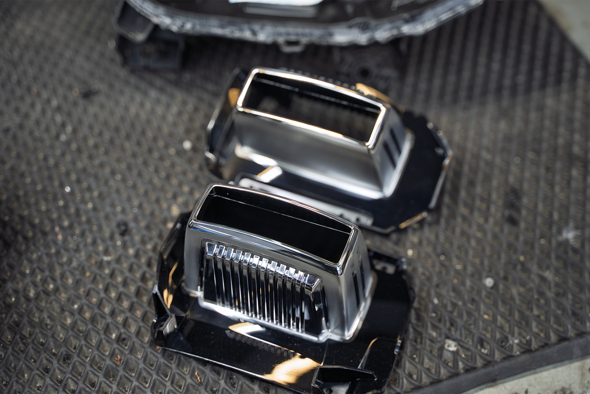 Замена линз в оптике Tank 300 &ndash; яркий ближний и дальний свет с WideBeam MINI