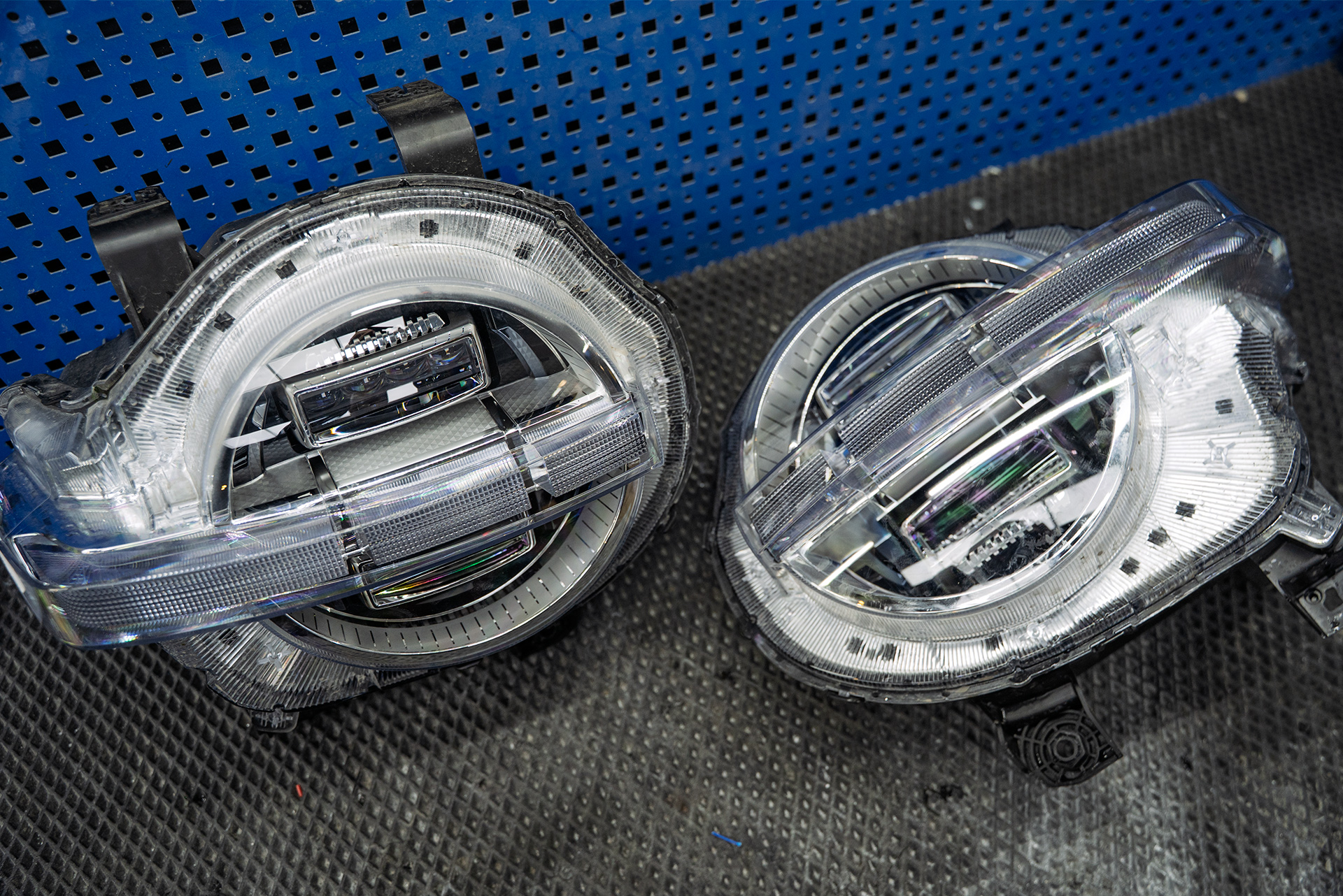 Замена линз в оптике Tank 300 &ndash; яркий ближний и дальний свет с WideBeam MINI