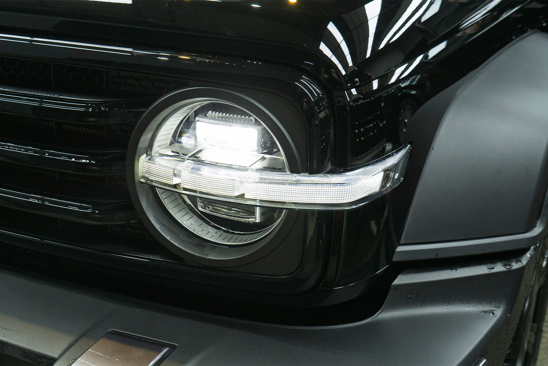 111151 Замена линз в оптике Tank 300 &ndash; яркий ближний и дальний свет с WideBeam MINI