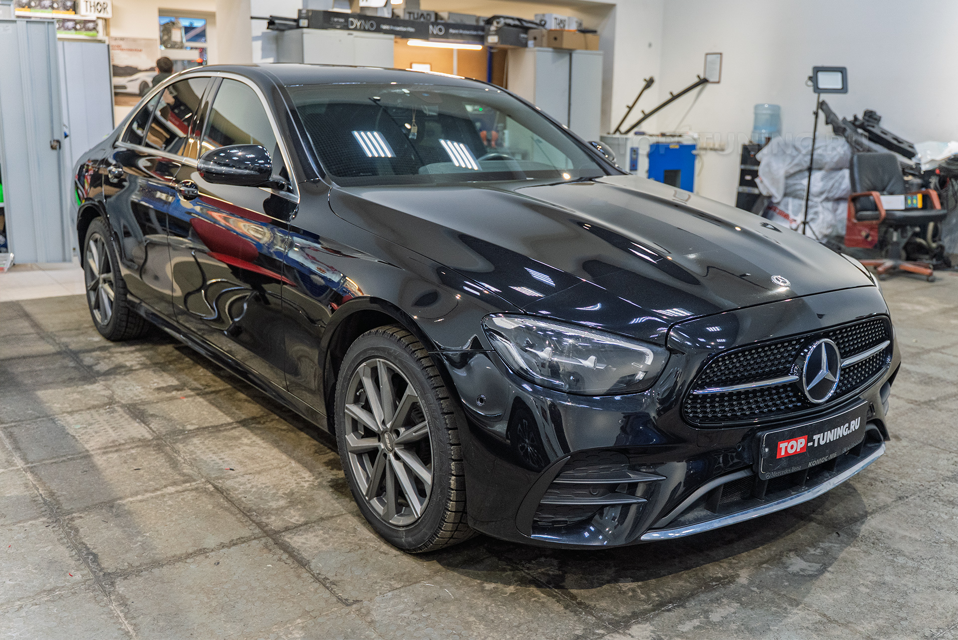 Монтаж спойлера в стиле AMG для Mercedes-Benz E-class W213