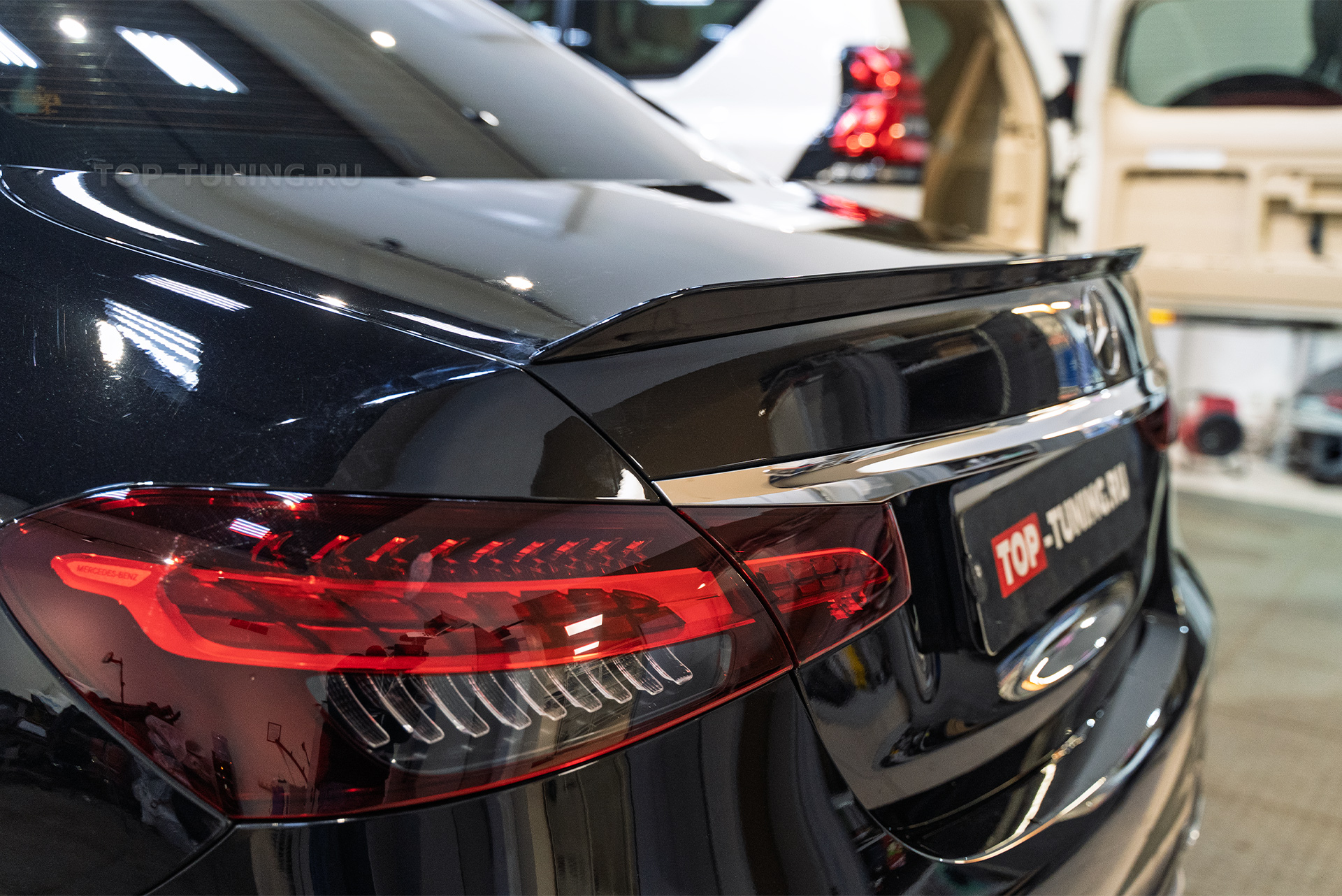 111154 Монтаж спойлера в стиле AMG для Mercedes-Benz E-class W213