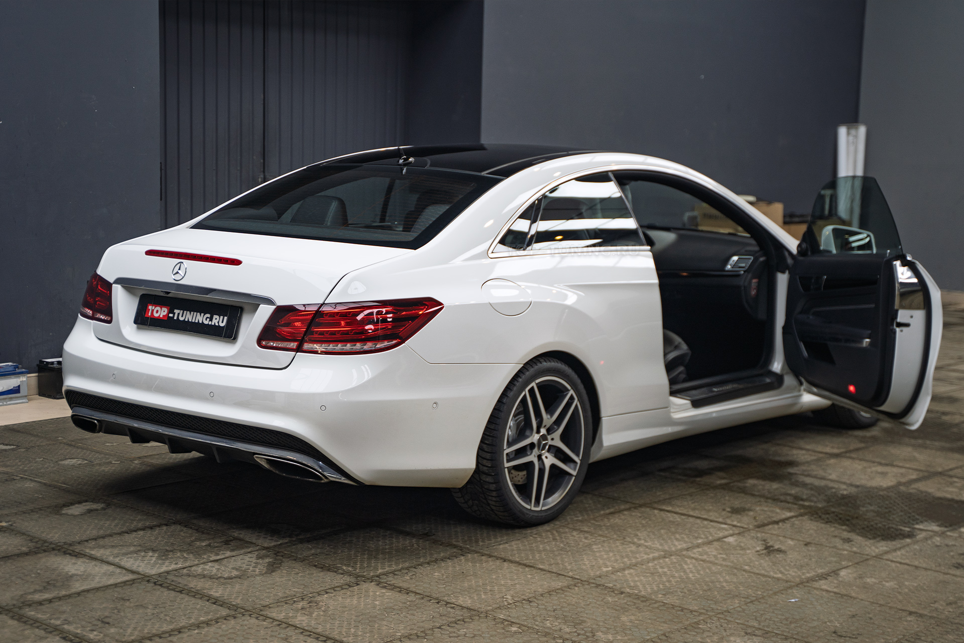 Электронные доводчики в двери Mercedes-Benz E-class W212 рестайлинг