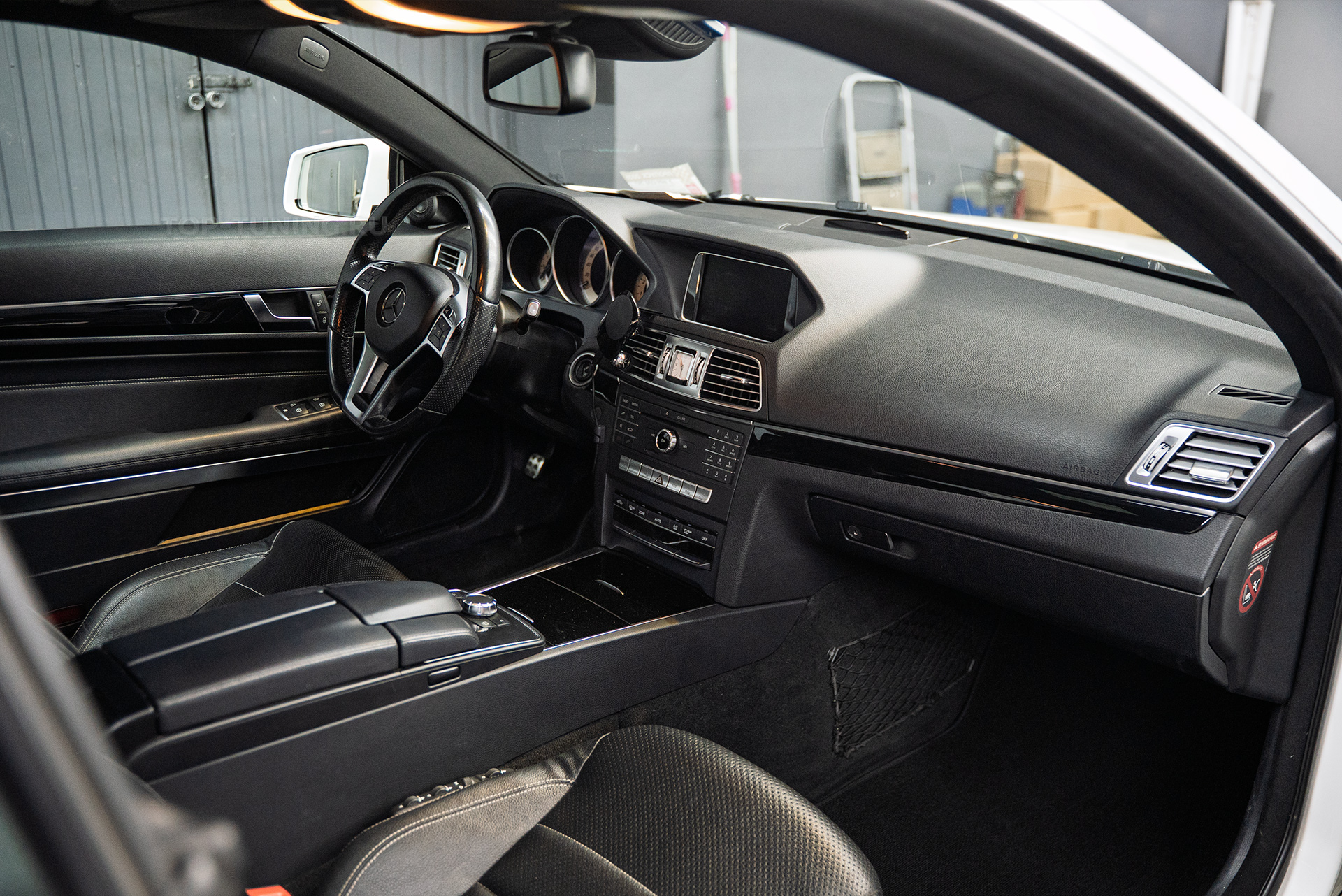 Электронные доводчики в двери Mercedes-Benz E-class W212 рестайлинг