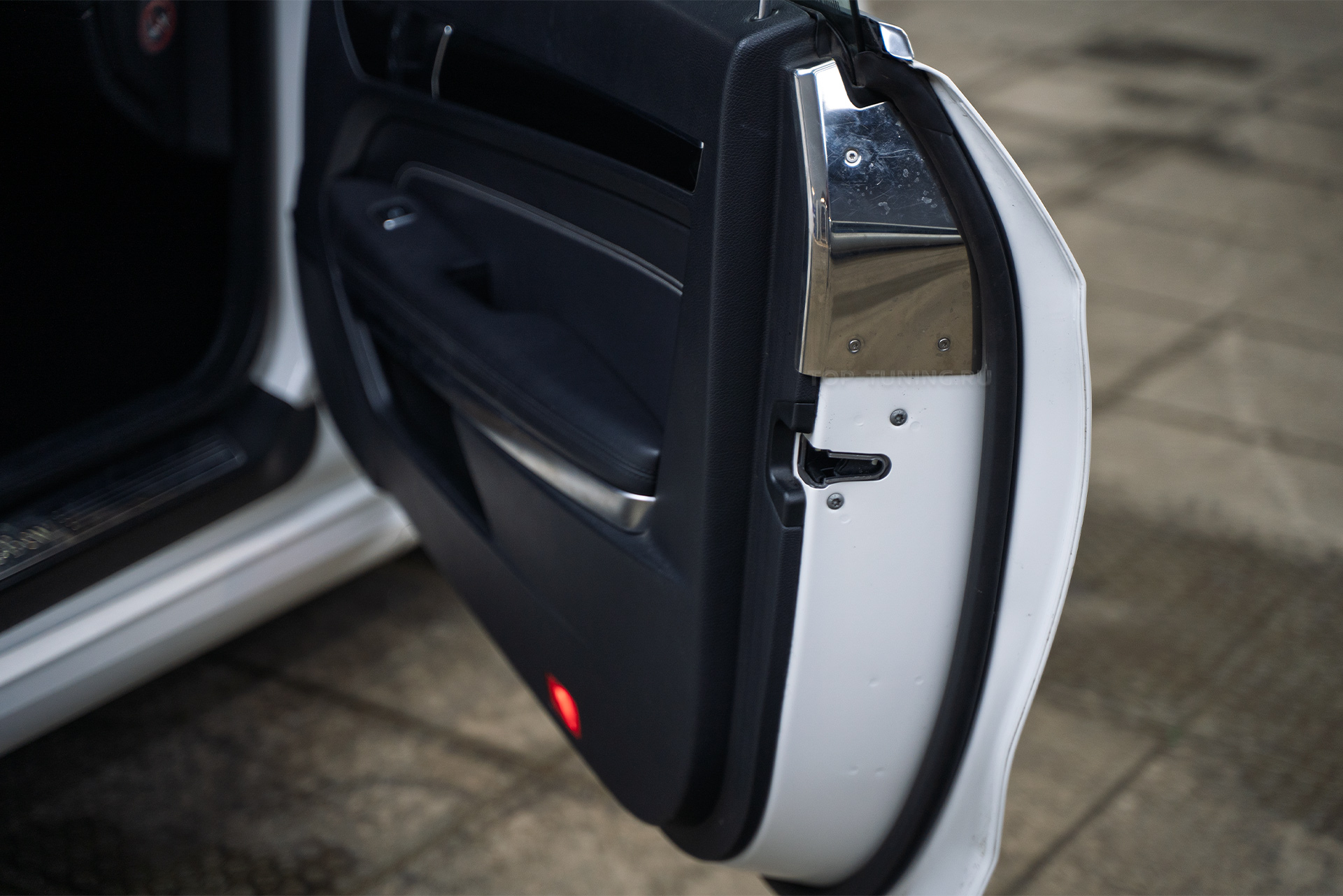 Электронные доводчики в двери Mercedes-Benz E-class W212 рестайлинг