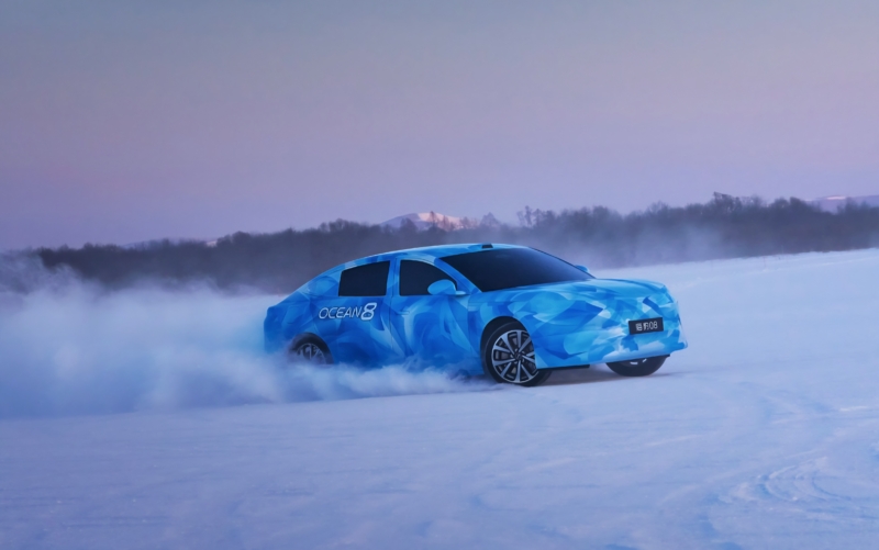 Компания BYD опубликовала снимки флагманского седана Seal?08, который проходит зимние испытания.