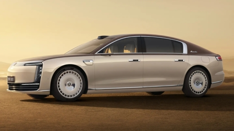 Обновленный роскошный седан от Huawei Maextro S800 получил увеличенную дальность хода с тремя двигателями