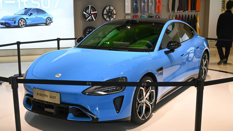 Лэй Цзюнь &mdash; основатель, председатель правления и генеральный директор Xiaomi &mdash; объявил о завершении производства электромобиля Xiaomi?SU7 первого поколения