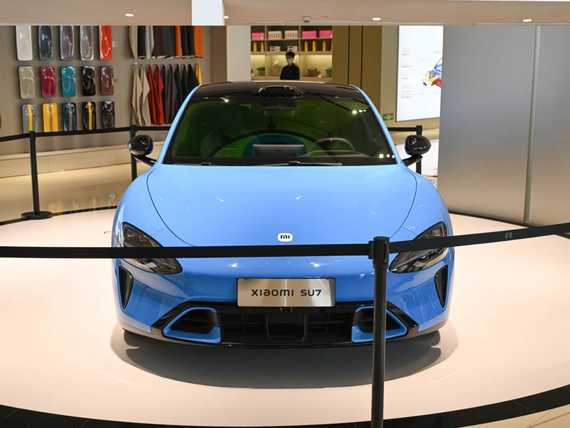 Последний экземпляр оливково зелёного цвета сошёл с конвейера и в настоящее время направляется к владельцу в Сиане. Об этом Лэй Цзюнь сообщил в ходе прямой трансляции 10 февраля, по данным Carnewchina.