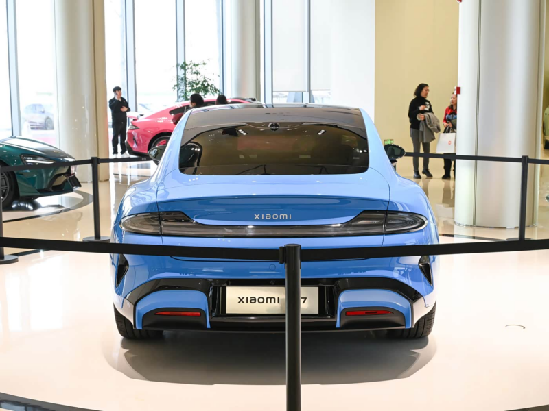 Последний экземпляр оливково зелёного цвета сошёл с конвейера и в настоящее время направляется к владельцу в Сиане. Об этом Лэй Цзюнь сообщил в ходе прямой трансляции 10 февраля, по данным Carnewchina.