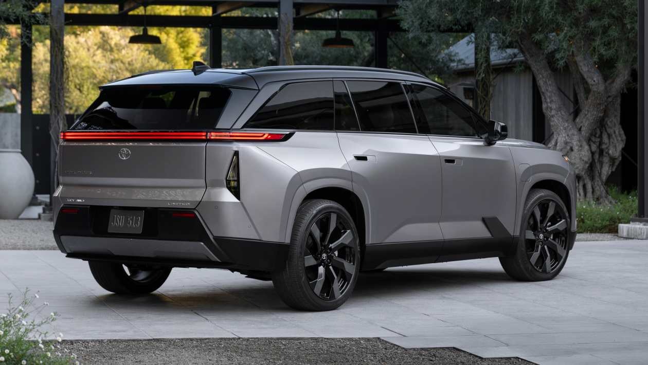 Toyota представила Highlander BEV &mdash; полностью электрический семиместный внедорожник, созданный специально для американского рынка