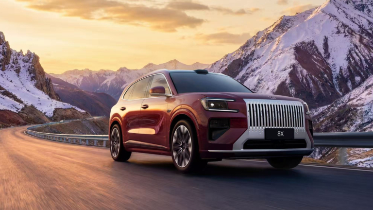 Компания Zeekr завершила масштабные дорожные испытания своего большого гибридного кроссовера 8X с подключаемым модулем (разработка Geely)