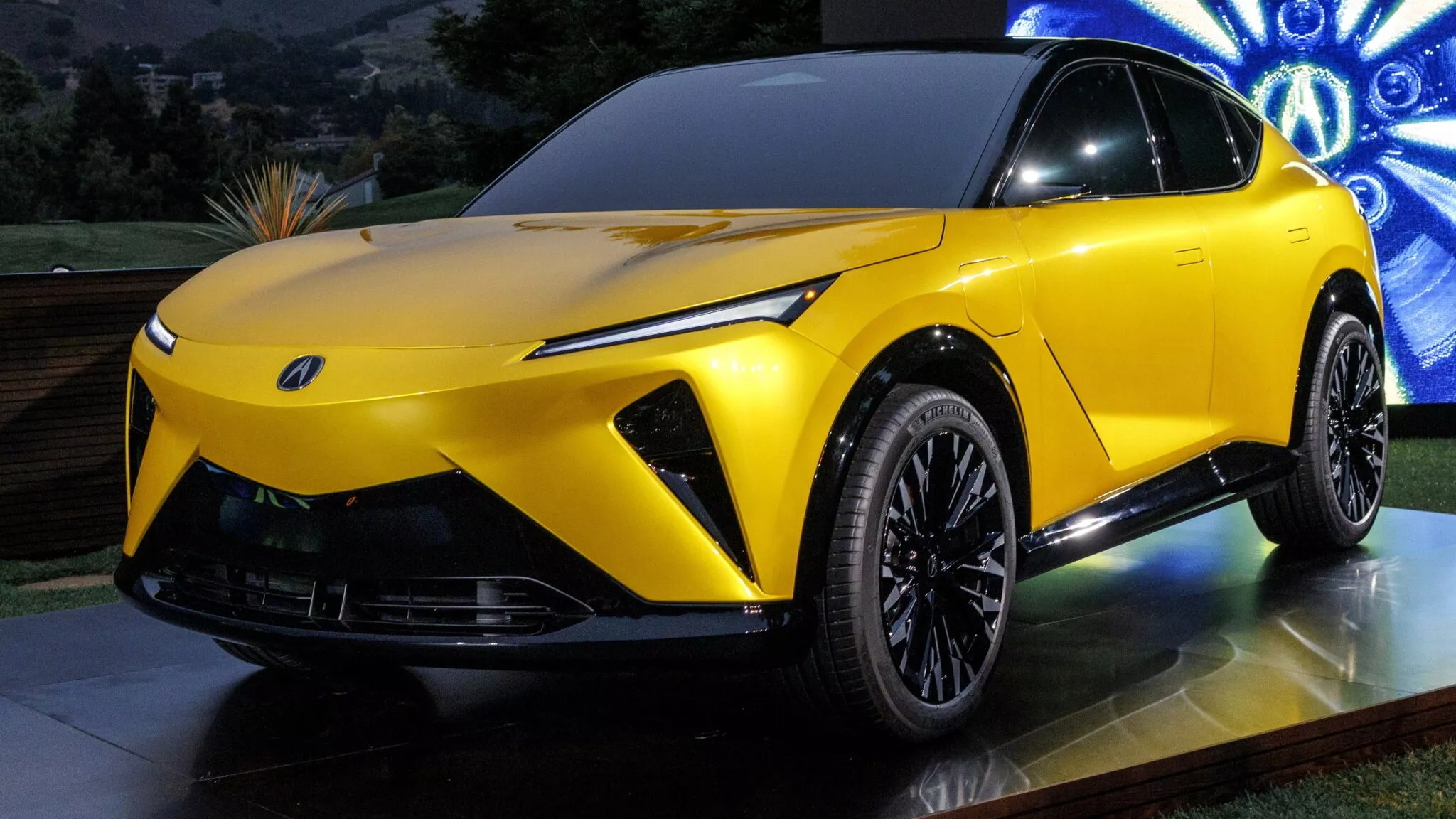 Это вынудило автопроизводителя списать активы, связанные с электромобилями, на сумму 1,71 млрд долларов (132 млрд рублнй) за девять месяцев, завершившихся 31 декабря.