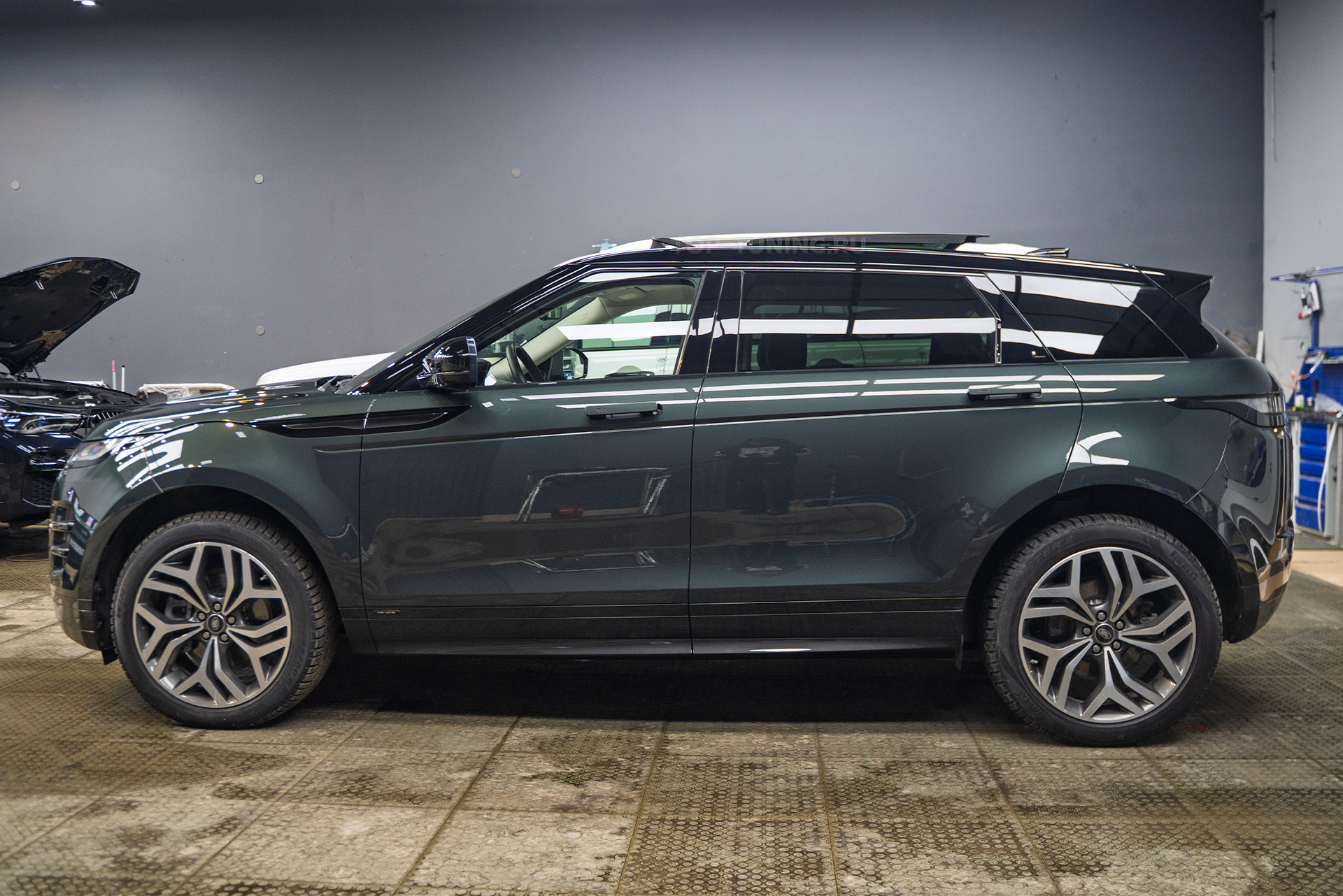 111200 Детейлинг кузова + химчистка салона Range Rover Evoque II