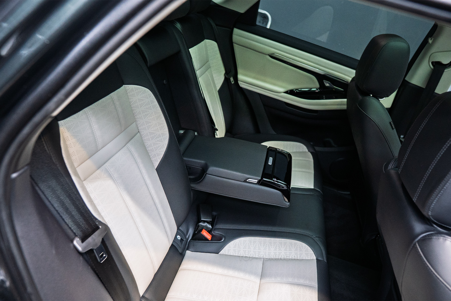 Детейлинг кузова + химчистка салона Range Rover Evoque II 