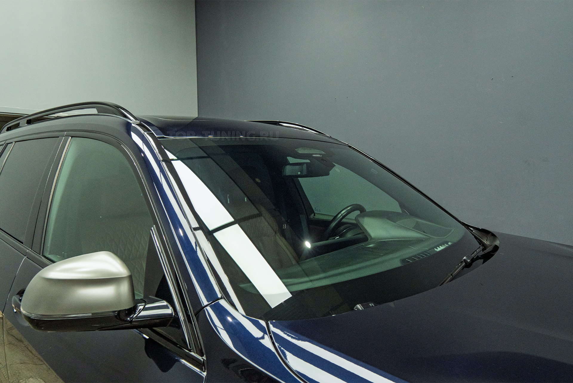 Оклейка лобового стекла защитной пленкой для BMW X7 G07