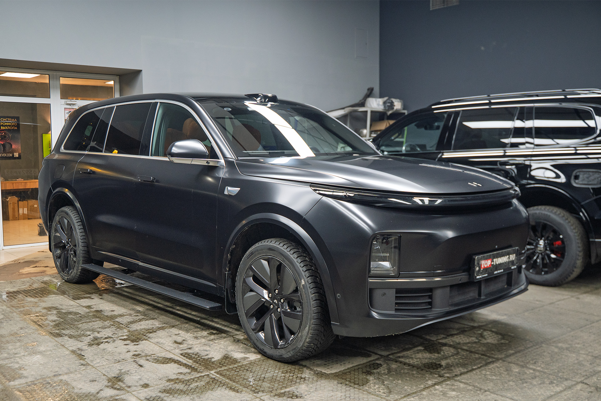 111203 Установка электрических порогов-ступеней с подсветкой для Lixiang L9