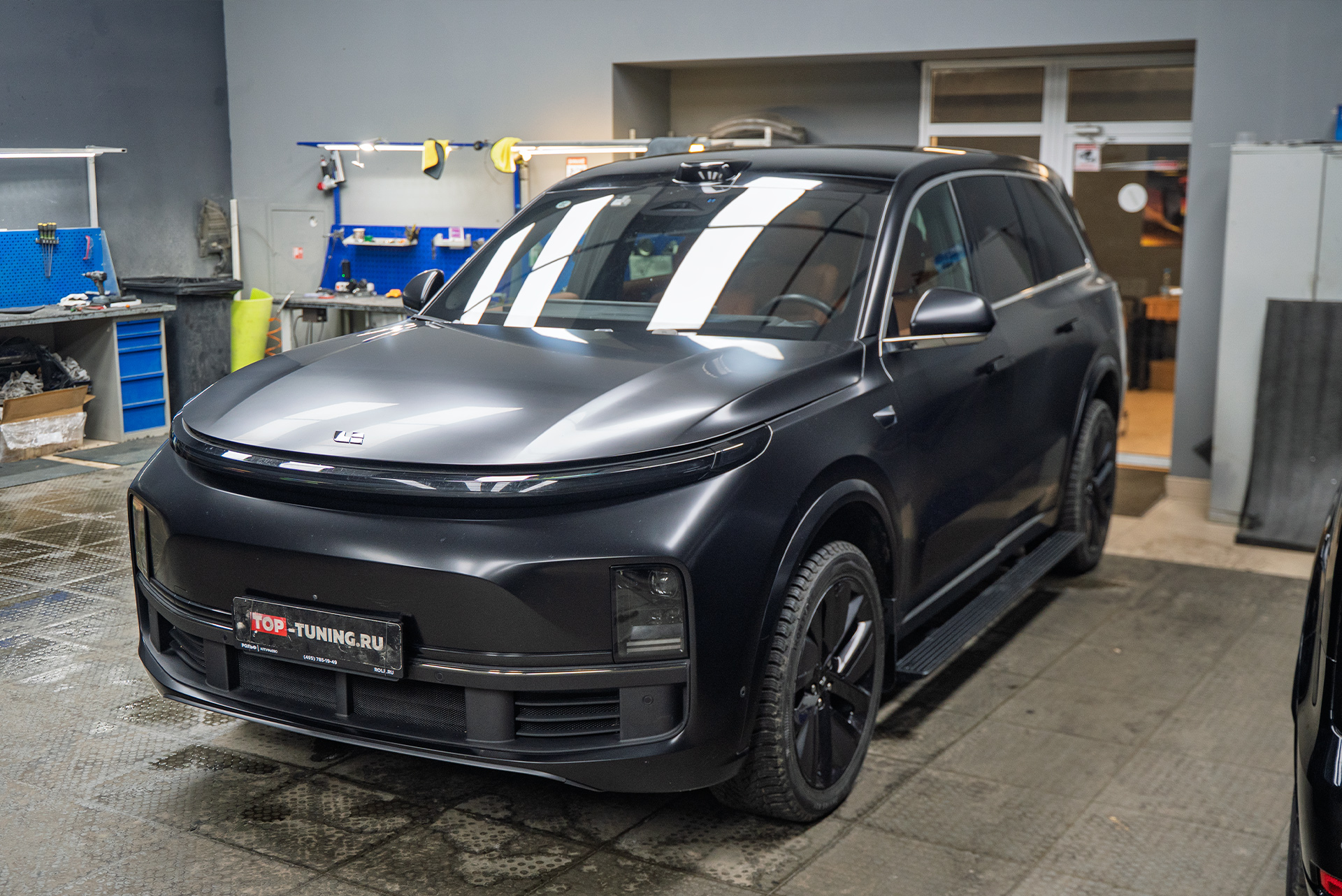 111203 Установка электрических порогов-ступеней с подсветкой для Lixiang L9