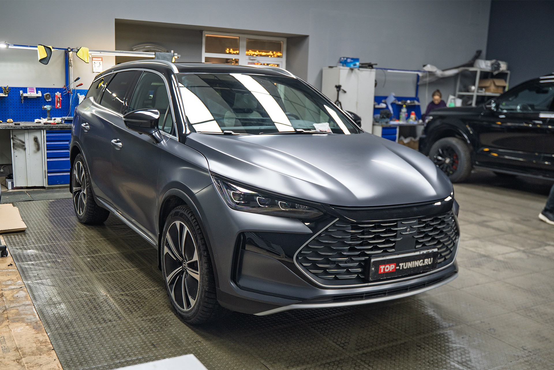 111204 Оклейка кузова сатиновой пленкой, шумоизоляция для нового BYD Tang