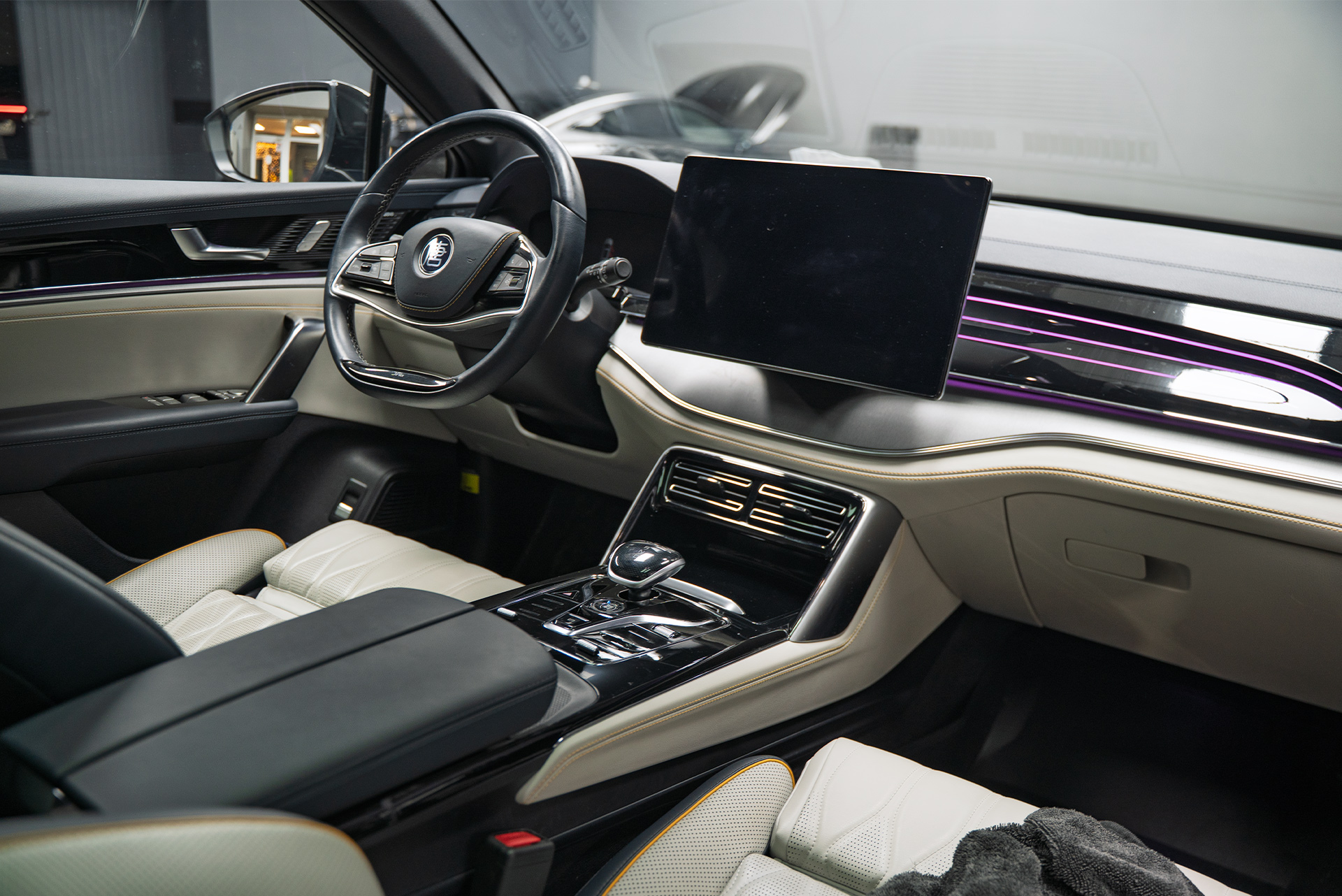 111204 Оклейка кузова сатиновой пленкой, шумоизоляция для нового BYD Tang