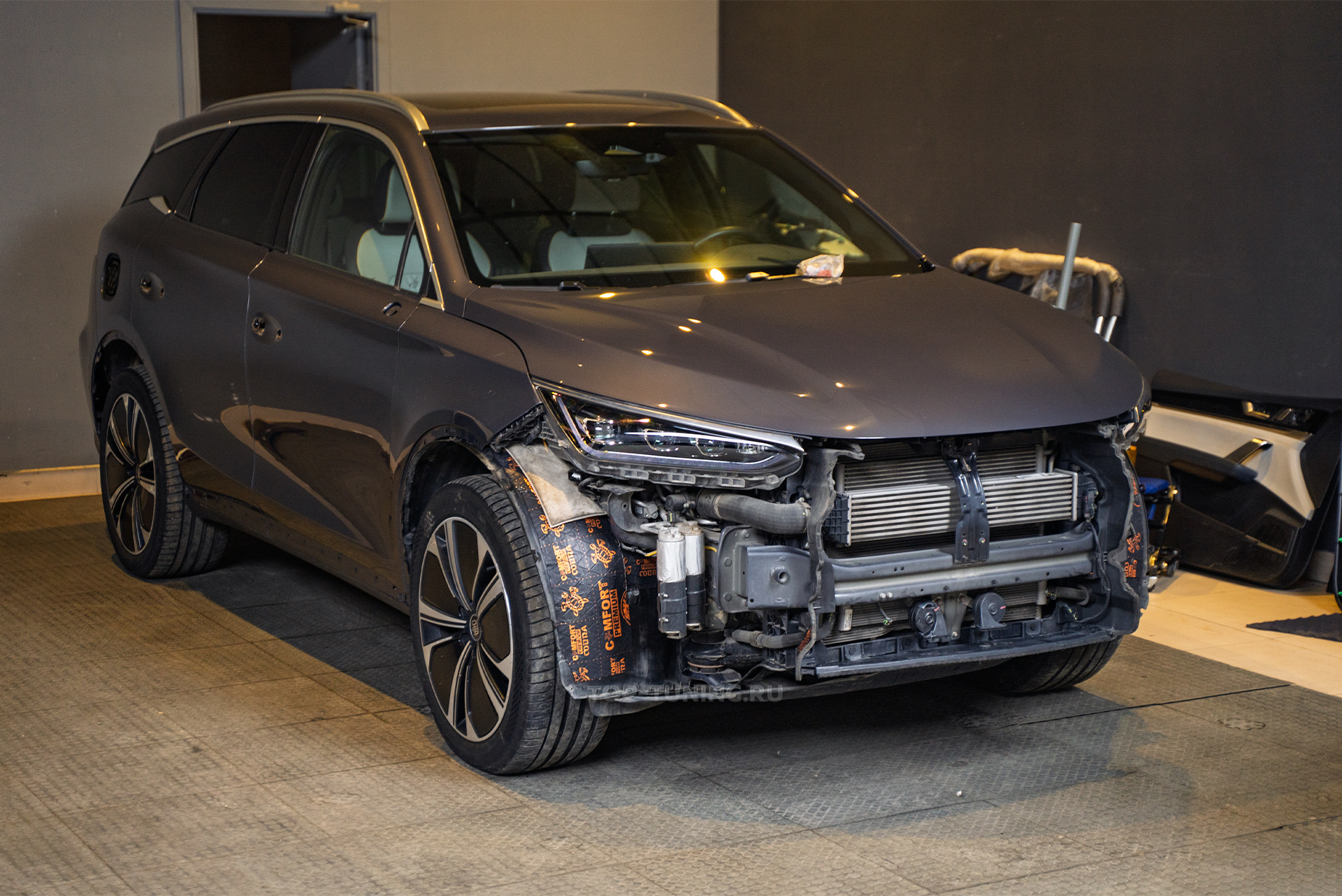 Оклейка кузова сатиновой пленкой, шумоизоляция для нового BYD Tang