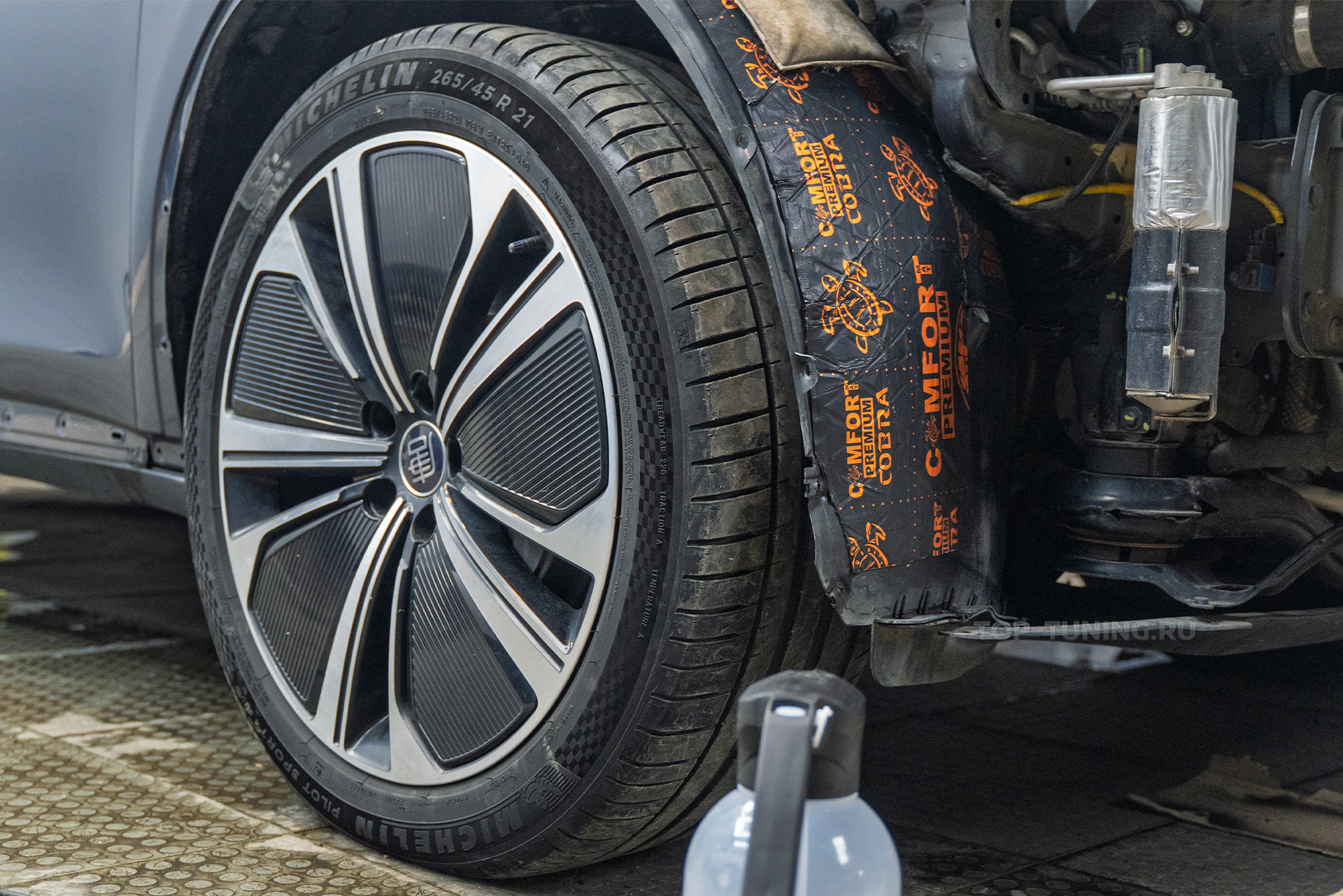 Оклейка кузова сатиновой пленкой, шумоизоляция для нового BYD Tang