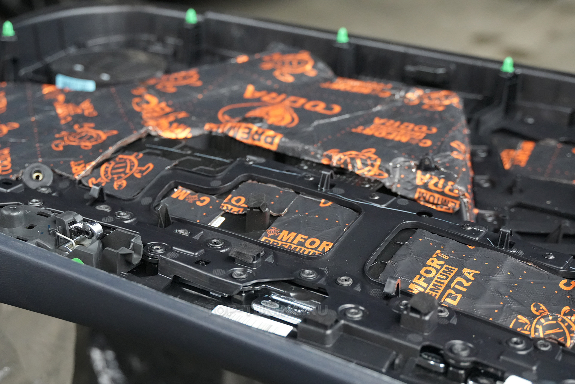 111204 Оклейка кузова сатиновой пленкой, шумоизоляция для нового BYD Tang