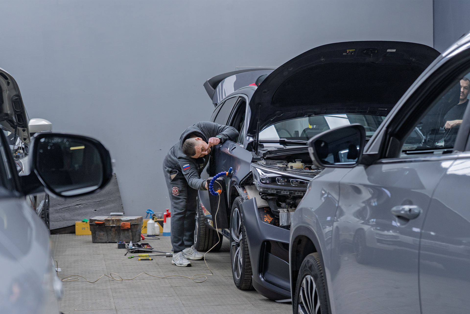 111204 Оклейка кузова сатиновой пленкой, шумоизоляция для нового BYD Tang