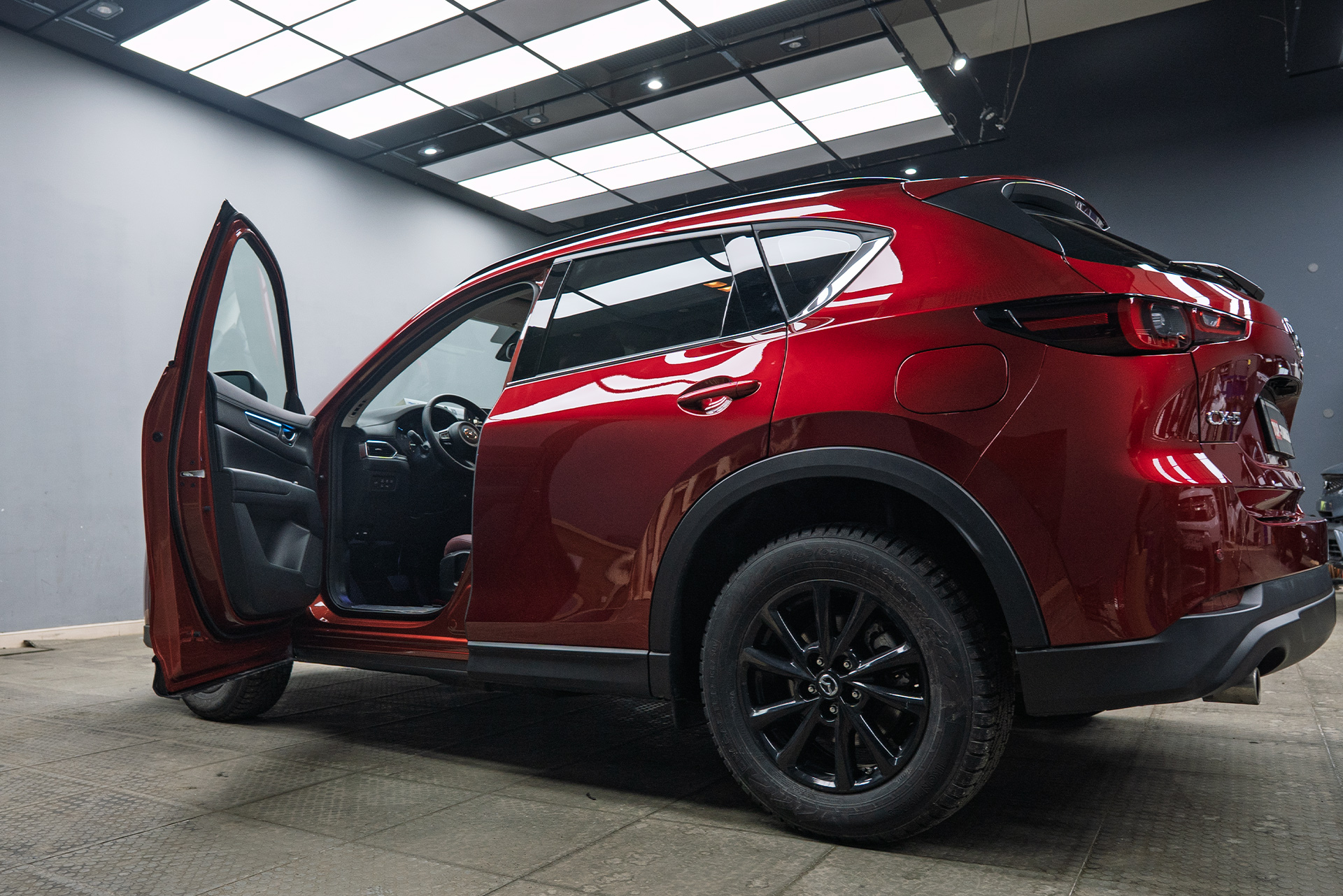 111205 Динамическая подсветка салона Mazda CX-5 II &ndash; установка и подключение