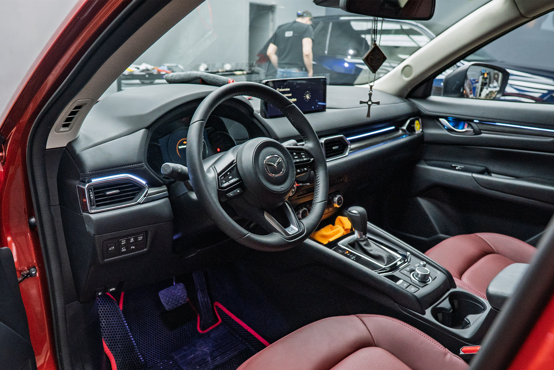 Динамическая подсветка салона Mazda CX-5 II &ndash; установка и подключение 