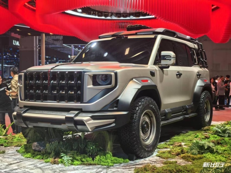 Во время недавних зимних испытаний был замечен замаскированный внедорожник бренда Hongqi