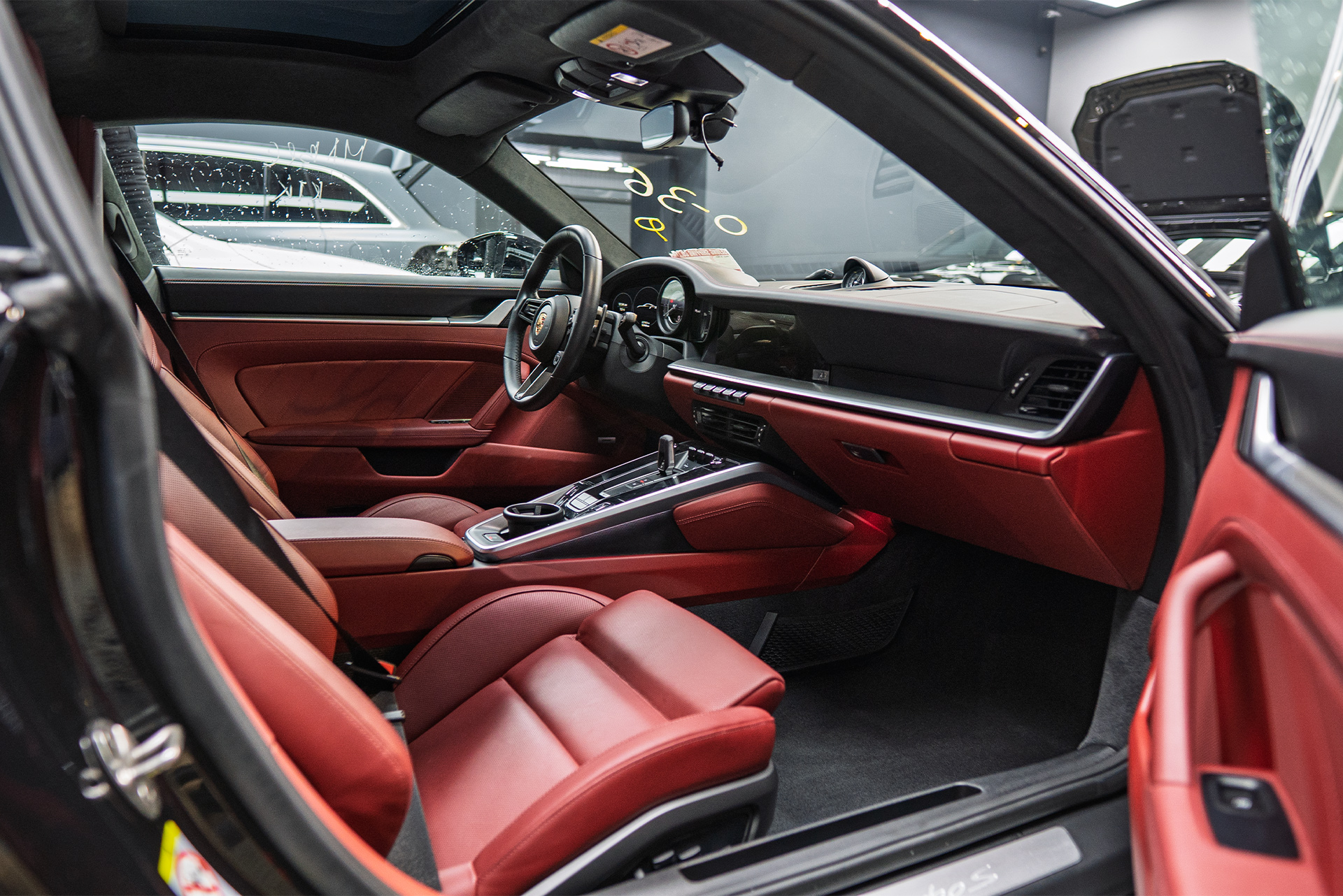 111233 Предпродажная детейлинг-подготовка Porsche 911 992 Turbo S Предпродажная детейлинг-подготовка Porsche 911 992 Turbo S