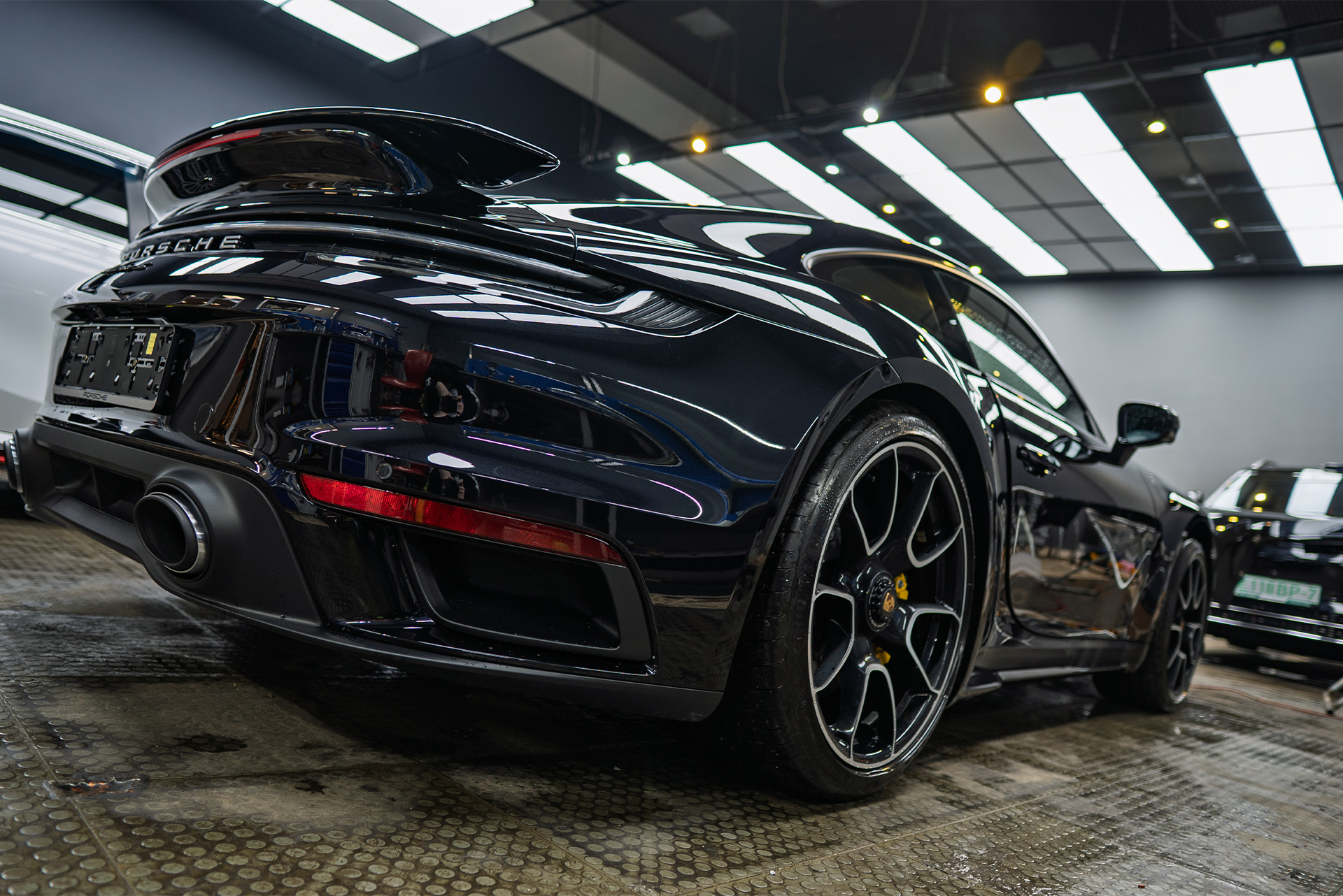 111233 Предпродажная детейлинг-подготовка Porsche 911 992 Turbo S Предпродажная детейлинг-подготовка Porsche 911 992 Turbo S